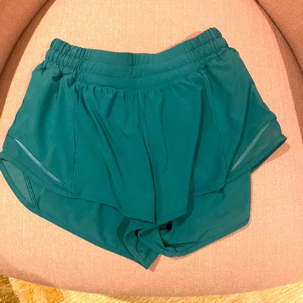Lulu lemon hotty hot shorts size 6. Teal
